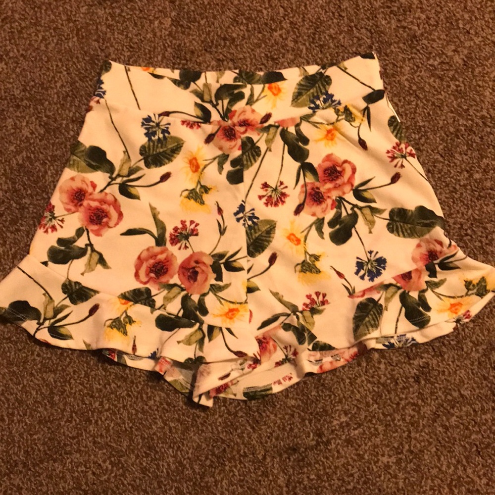 MINE Floral Ruffle Shorts